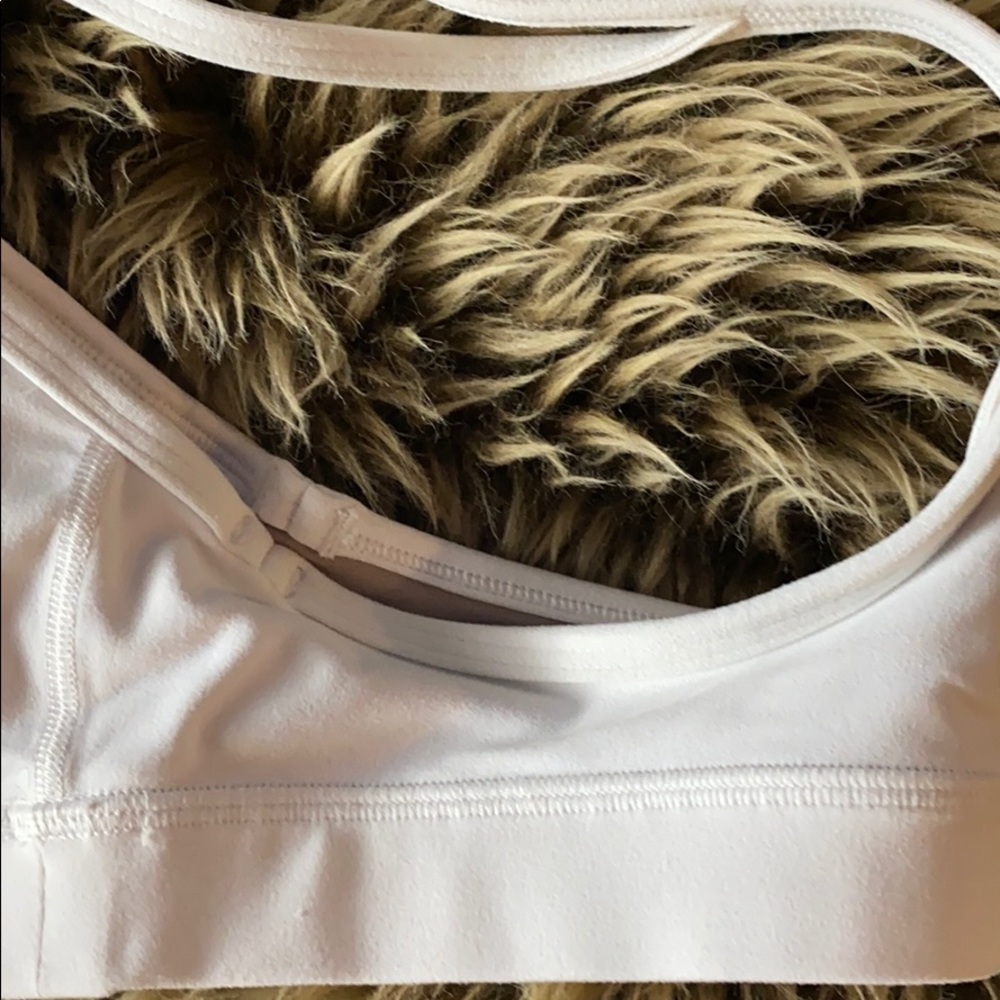 White Lululemon sports bra - Picture 9 of 9